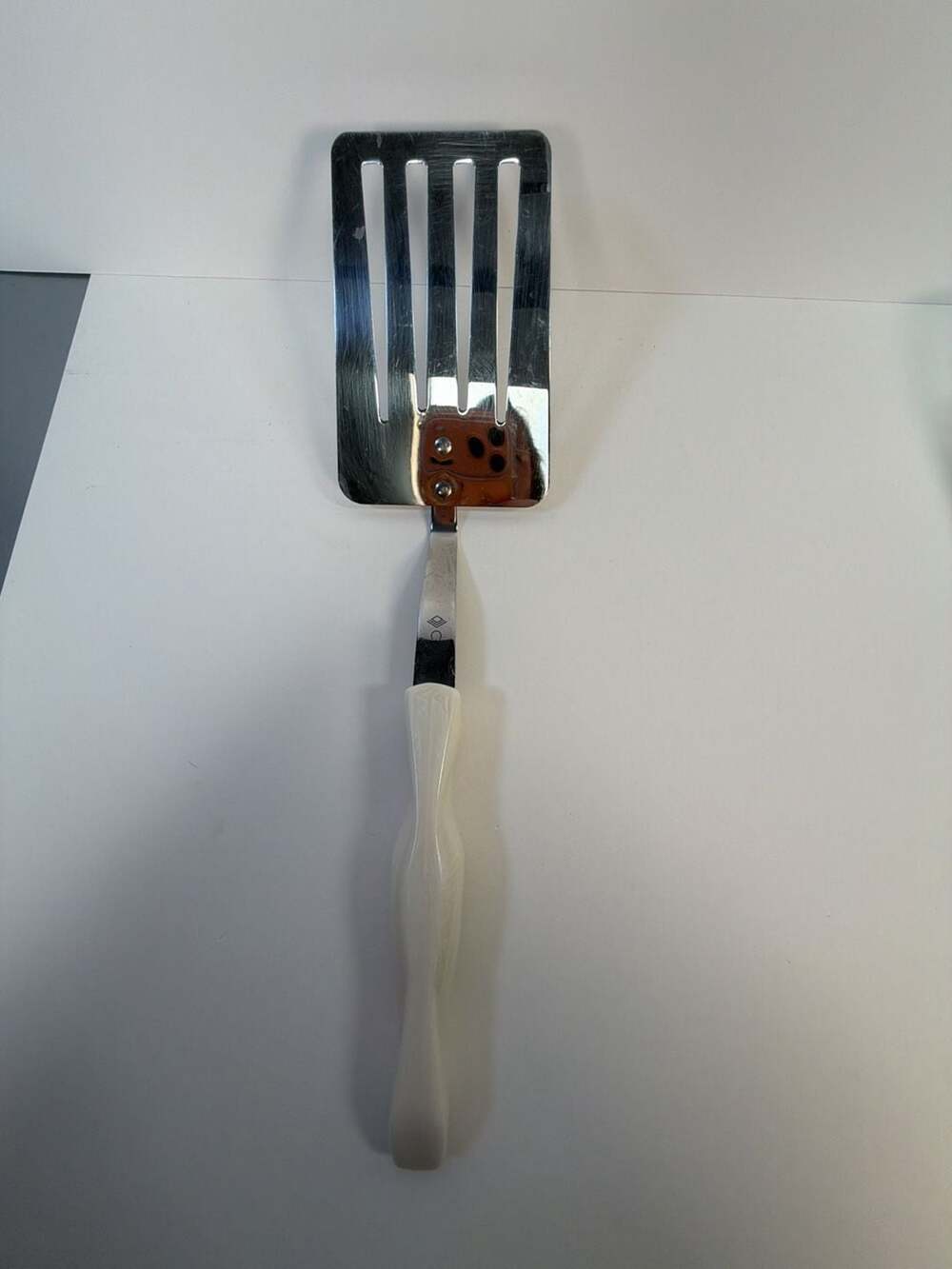 Cutco 1716 Slotted Turner Spatula with Pearl White Handle
